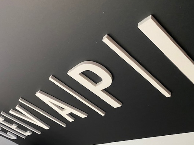 Individuell gestaltete Fräsbuchstaben Individuell gestaltete Fräsbuchstaben